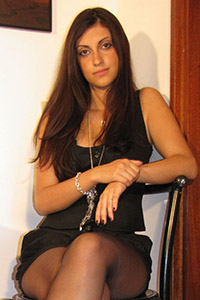 Free picture of a girl wearing ballet flats from BalletFlatsFetish.com - piedi-velati-federica-tavolino01-01