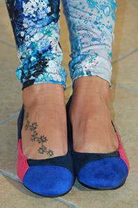 Free picture of a girl wearing ballet flats from BalletFlatsFetish.com - passione-piedi-valeria-caminetto02-02